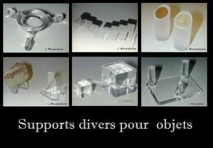 B) OBJETS: Coffrets, présentoirs, supports divers.