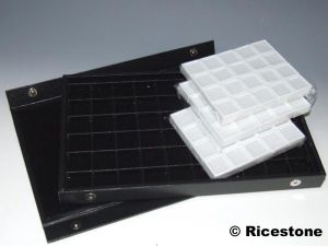 1) Coffret de gemmologie avec 60x boîtes 3x3 cm dessus verre