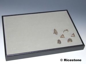 7) Plateau de présentation superposable pour 42 bagues.