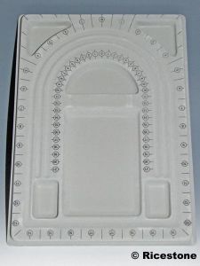 1a) Petit plateau de bijouterie d'enfilage de collier, Economique