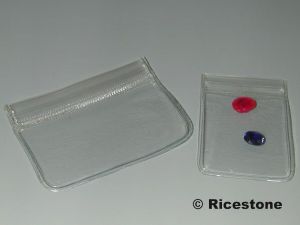 2c) Pochette plastique à zip 5x7cm pour pierre taillée et monnaies.