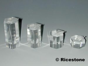 5a) Support présentoir de bague. Set de 4 acryliques.