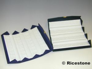 2a) Coffret rigide pour 20 bagues, marmotte de transport.